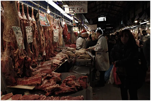 Açougues Consumidores Dentro Mercado Público Atenas Grécia Dezembro 2014 — Fotografia de Stock