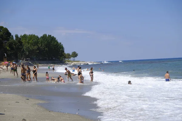 People Enjoy Sunny Weather Swim Sea Beach Agios Ioannis Village — Stock Photo, Image