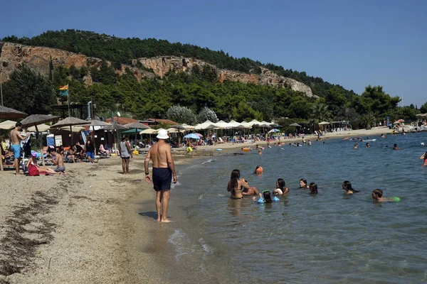 People Sunbathe Beach Anavros Greece Aug 2018 — Stock Photo, Image