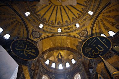 Turistler İstanbul'daki Ayasofya müzesini ziyaret etti, 4 Ocak 2019