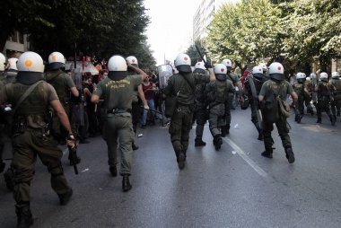 Öğrenciler Selanik'te eğitim politikasına karşı bir protesto sırasında çevik kuvvet ile çatıştı, Yunanistan Eylül 29, 2011.