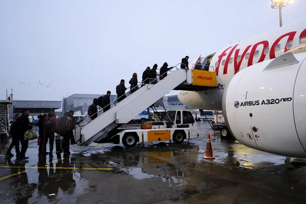 Avions Pegasus Airlines Compagnie Low Cost Assis Sur Tarmac Istanbul — Photo