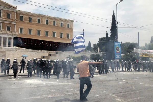 Polis Göstericiler Haziran 2011 Tarihinde Atina Hükümetin Politikası Tasarruf Kesintilerine — Stok fotoğraf