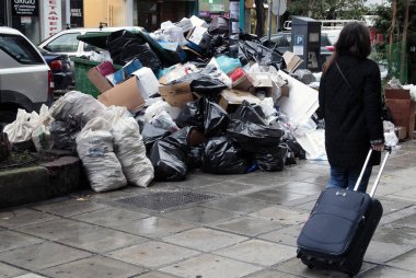 Selanik sokaklarında çöp yığınları, Yunanistan, Kasım'da Belediye işçileri grev nedeniyle 20, 2012