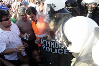 10 Eylül 2011 tarihinde Yunanistan'ın Selanik kentinde hükümetin politikası ve tasarruf tedbirlerine karşı düzenlenen 48 saatlik genel grev sırasında polis ve göstericiler çatıştı.