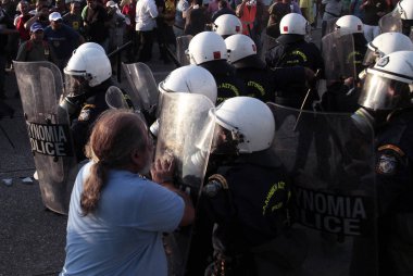 10 Eylül 2011 tarihinde Yunanistan'ın Selanik kentinde hükümetin politikası ve tasarruf tedbirlerine karşı düzenlenen 48 saatlik genel grev sırasında polis ve göstericiler çatıştı.
