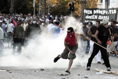 10 Eylül 2011 tarihinde Yunanistan'ın Selanik kentinde hükümetin politikası ve tasarruf tedbirlerine karşı düzenlenen 48 saatlik genel grev sırasında polis ve göstericiler çatıştı.