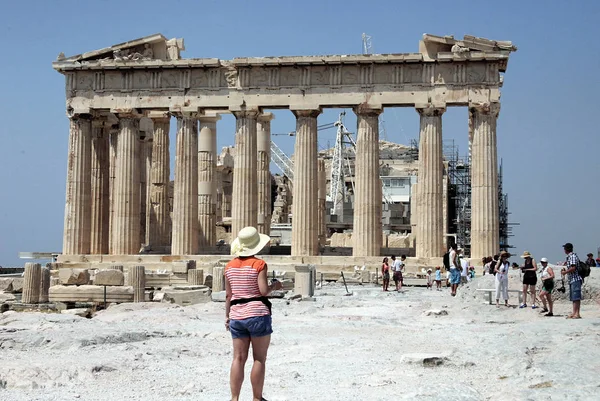 Tourists Visits Acropolis Hill Athens Greece Jul 2012 — Stock Photo, Image