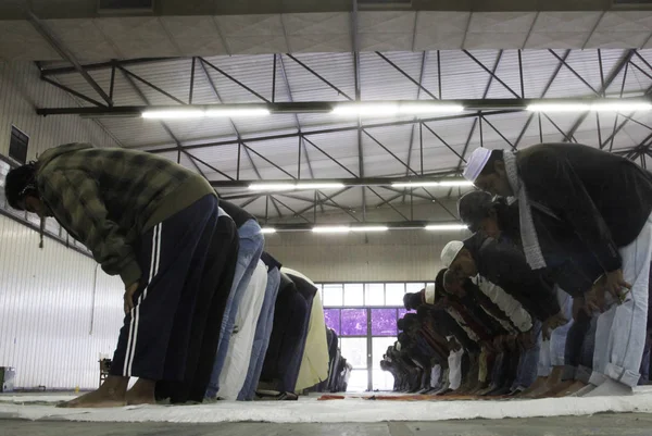 Bangladeszu Muzułmańskich Imigrantów Mieszkających Salonikach Grecji Oferta Eid Adha Modlitwy — Zdjęcie stockowe