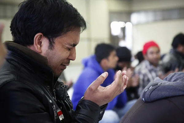Бангладеш Мусульманські Іммігранти Проживають Салоніках Греції Пропонують Аль Адха Молитви — стокове фото