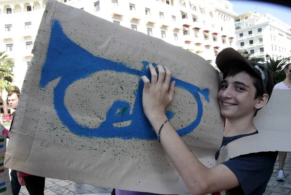 Yunan öğrenciler Selanik'te eğitime karşı protesto gösterisi düzenledi — Stok fotoğraf