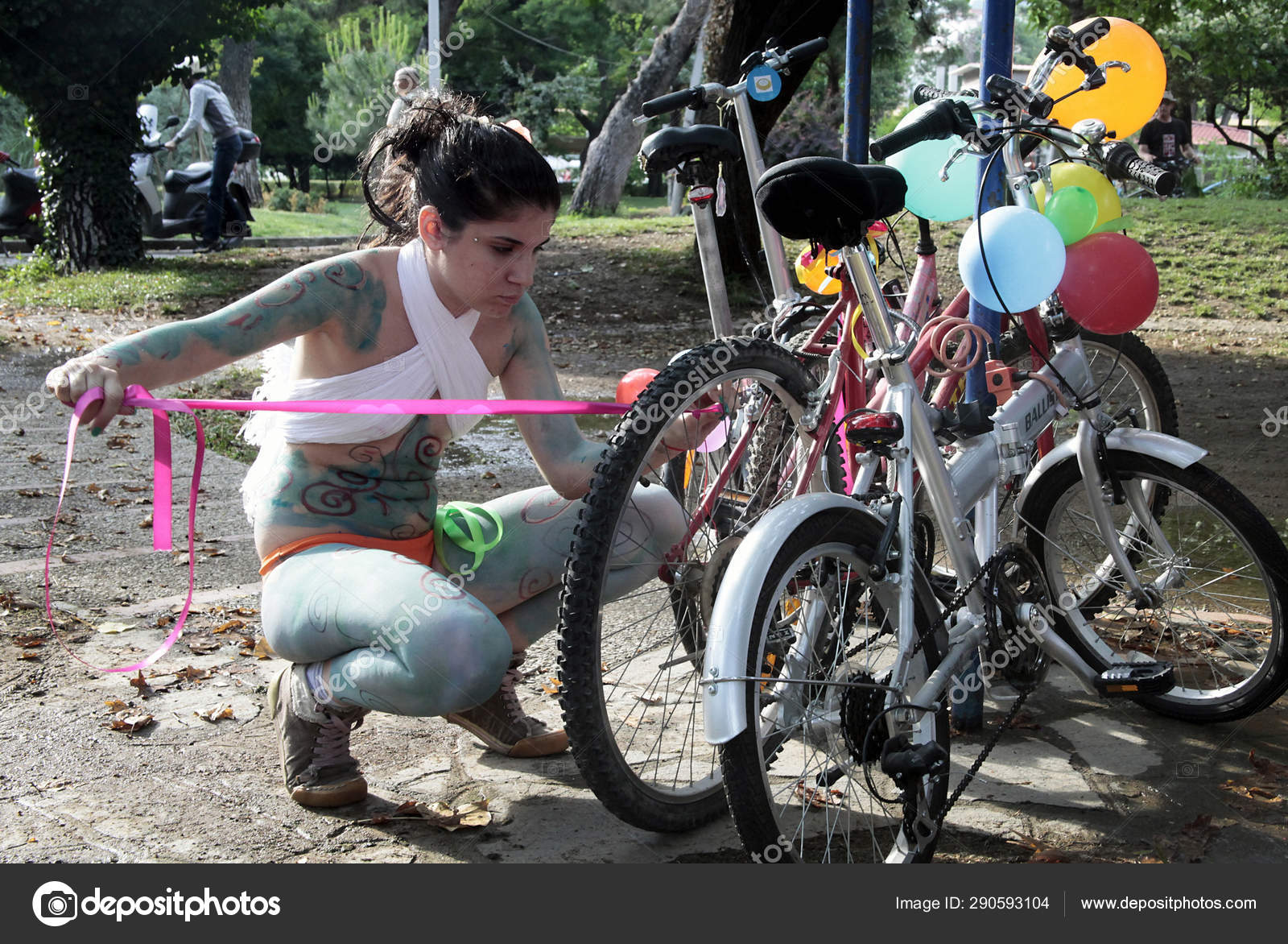 裸　自転車 