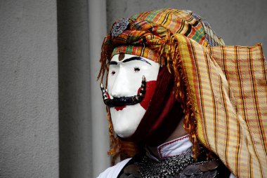Katılımcılar Genitsari ve Boules antik geleneğine katılıyorlar. Bir dans-olay Mar Yunanistan'da Karnaval Pazar günü ünlü Naoussa Karnavalı ana özelliğidir 6, 2011.