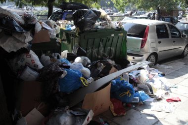 Selanik sokaklarında çöp yığınları, Yunanistan, Belediye işçileri nedeniyle Ekim 5, 2011