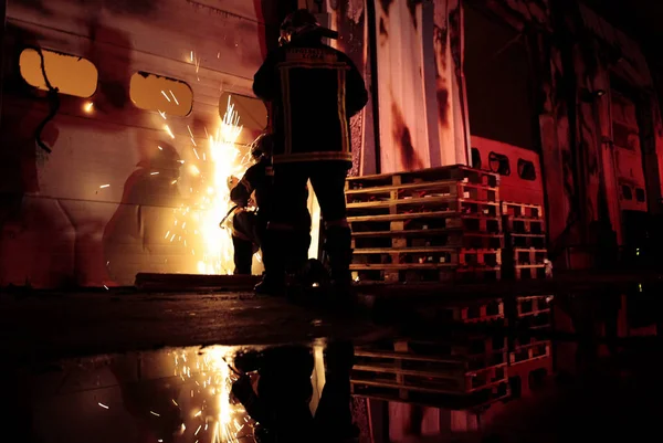 Firefighters Try Extinguish Fire Broke Out Transport Company Thessaloniki Greece — Stock Photo, Image