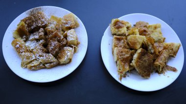 Selanik'te fırında beyaz tabakta servis edilen bir Yunan bougatsa, 22 Ağustos 2019