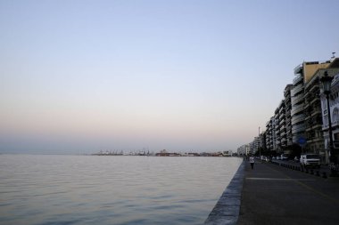 22 Ağustos 2019 tarihinde Yunanistan'ın kuzeyindeki Selanik kentinde sahil şeridindeki konut ların görünümü.