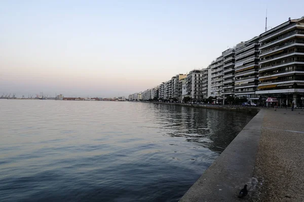 22 Ağustos 2019 tarihinde Yunanistan'ın kuzeyindeki Selanik kentinde sahil şeridindeki konut ların görünümü.