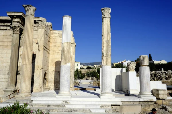 İnsanlar 7 Ağustos 2019'da Atina,Yunanistan'daki Hadrian Kütüphanesi'nin yıkıntılarında tura çıktılar..