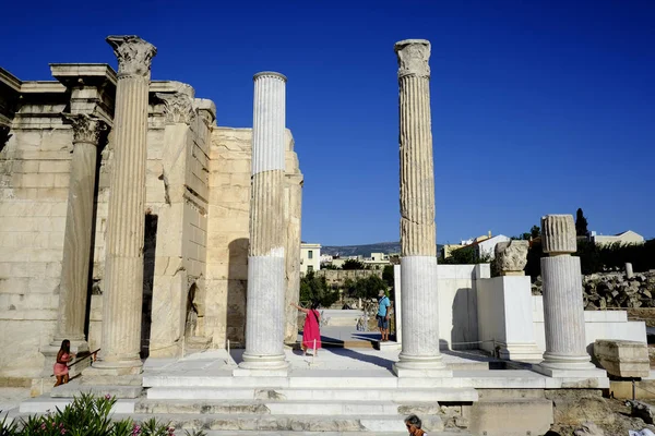 People Take Tour Ruins Hadrian Library Athens Greece Aug 2019 — Stock Photo, Image