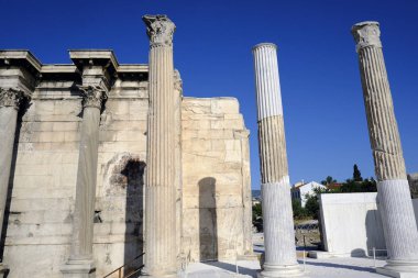 İnsanlar 7 Ağustos 2019'da Atina,Yunanistan'daki Hadrian Kütüphanesi'nin yıkıntılarında tura çıktılar..