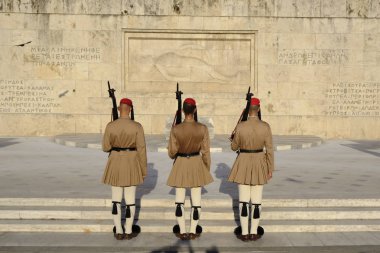 Cumhurbaşkanlığı muhafızları Atina'da Meçhul asker Mezarı önünde nöbet bir tören değişikliği gerçekleştirmek, Yunanistan Ağustos'ta 8, 2019