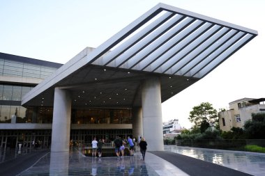 Turistler Atina'daki Akropolis müzesini ziyaret etti, Yunanistan 23 Ağustos 2019