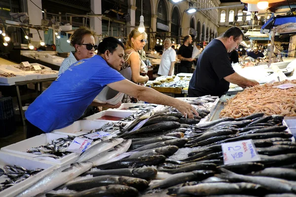 Consumidores Vendedores Mercado Peixe Atenas Grécia Agosto 2019 — Fotografia de Stock