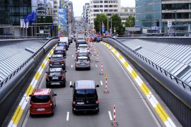 Brüksel'in merkez sokağında trafik sıkışıklığı, Belçika 4 Eylül 2019