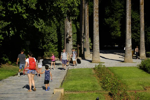 Люди Ходять Національний Сад Центрі Афін Греція Серпня 2019 — стокове фото