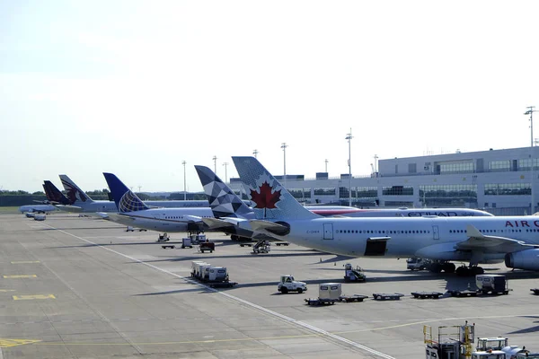 Des Avions Assoient Sur Aire Trafic Brussels Airport Zaventem Belgique — Photo