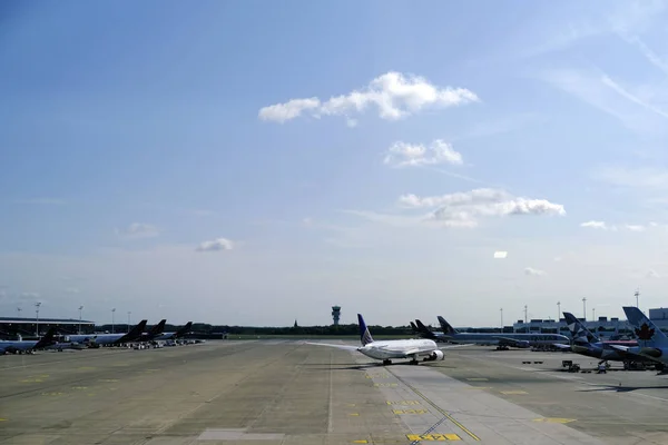 Des Avions Assoient Sur Aire Trafic Brussels Airport Zaventem Belgique — Photo