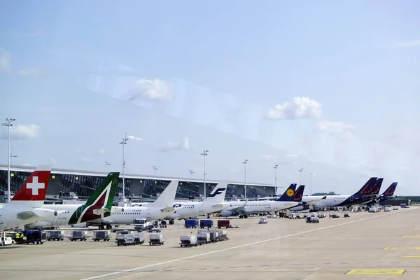 Airplanes Sit Tarmac Brussels Airport Zaventem Belgium Aug 2019 — Stock Photo, Image