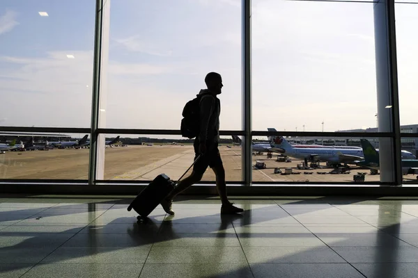 Passagerarna Befinner Sig Avgångshallen Bryssels Internationella Flygplats Zaventem Belgien Den — Stockfoto