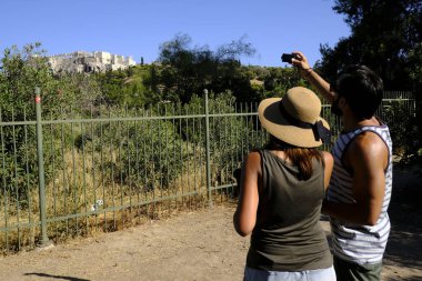 Atina'da Akropolis tepesinde Parthenon görünümü, Yunanistan Ağustos 8, 2019
