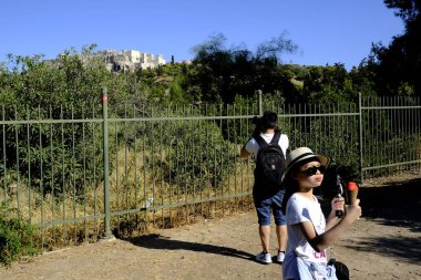 Atina'da Akropolis tepesinde Parthenon görünümü, Yunanistan Ağustos 8, 2019