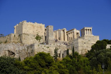Atina'daki Akropolis tepesinin görünümü, Yunanistan 9 Ağustos 2019