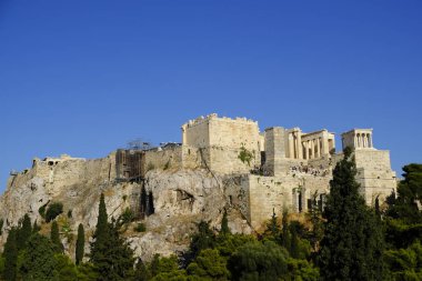 Atina'daki Akropolis tepesinin görünümü, Yunanistan 9 Ağustos 2019