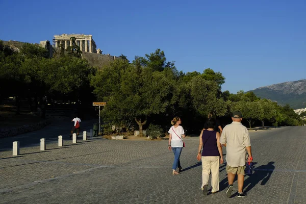 Folk Går Framför Parthenon Akropolis Hill Aten Grekland Aug 2019 — Stockfoto