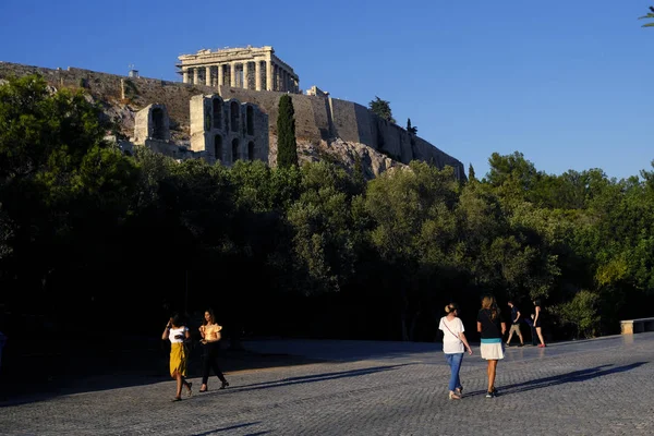 People Walk Front Parthenon Acropolis Hill Athens Greece Aug 2019 — Stock Photo, Image