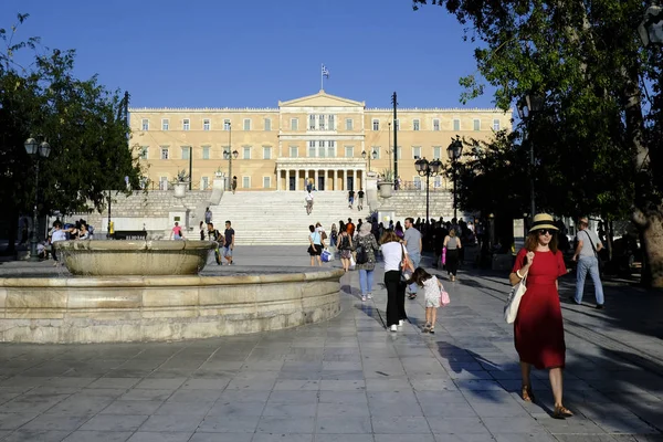 People Walk Syntagma Square Hot Day Athens Greece Aug 2019 — Stock Photo, Image