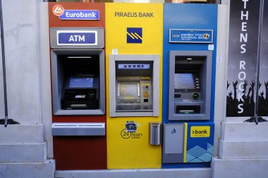 Atina'nın merkezindeki Yunan bankalarından ATM'ler 7 Ağustos 2019