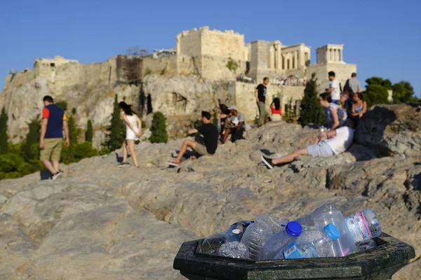 Bottiglia Plastica Riciclabile Nel Cestino Della Spazzatura Collina Acropoli — Foto Stock