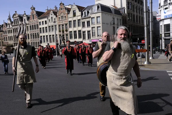 Празднование Святого Арну, покровителя пивоваров в Брюсселе — стоковое фото