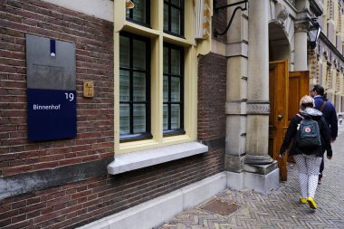 Lahey, Hollanda 3 Eylül 2019. Genel İşler Bakanlığı ve Hollanda Başbakanı'nın ofisine ev sahipliği yapan Binnenhof'un dış görünümü.
