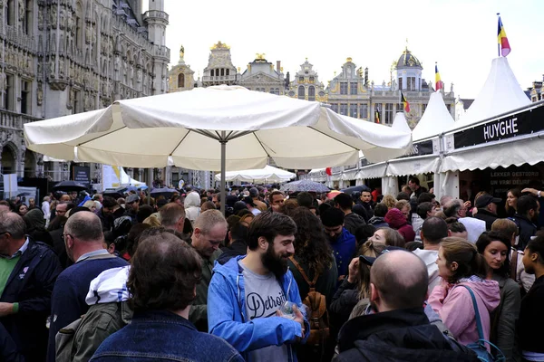 Gente Participa Las Festividades Del Fin Semana Cerveza Bruselas Bélgica — Foto de Stock
