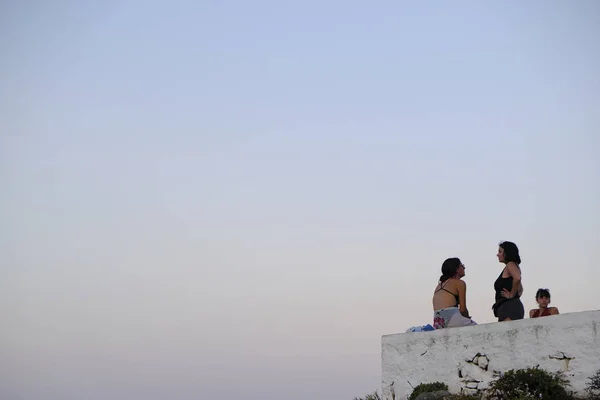 Pessoas Apreciam Pôr Sol Chora Ilha Serifos Grécia Agosto 2019 — Fotografia de Stock