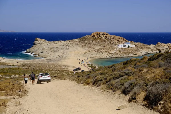 Personas Bañándose Sol Nadando Jugando Playa Agios Sostis Isla Griega —  Fotos de Stock