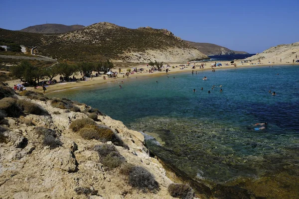 Les Gens Baignant Soleil Nageant Jouant Des Jeux Sur Plage — Photo