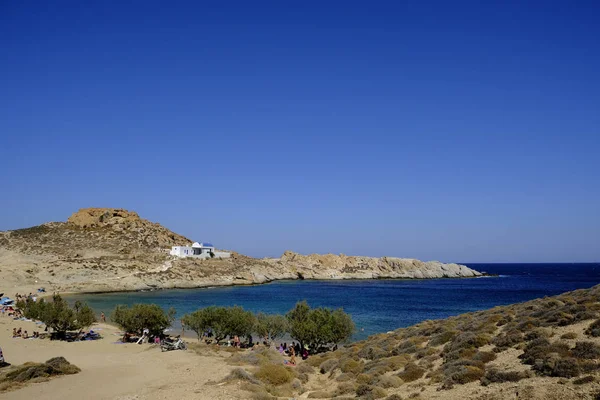 Personas Bañándose Sol Nadando Jugando Playa Agios Sostis Isla Griega —  Fotos de Stock